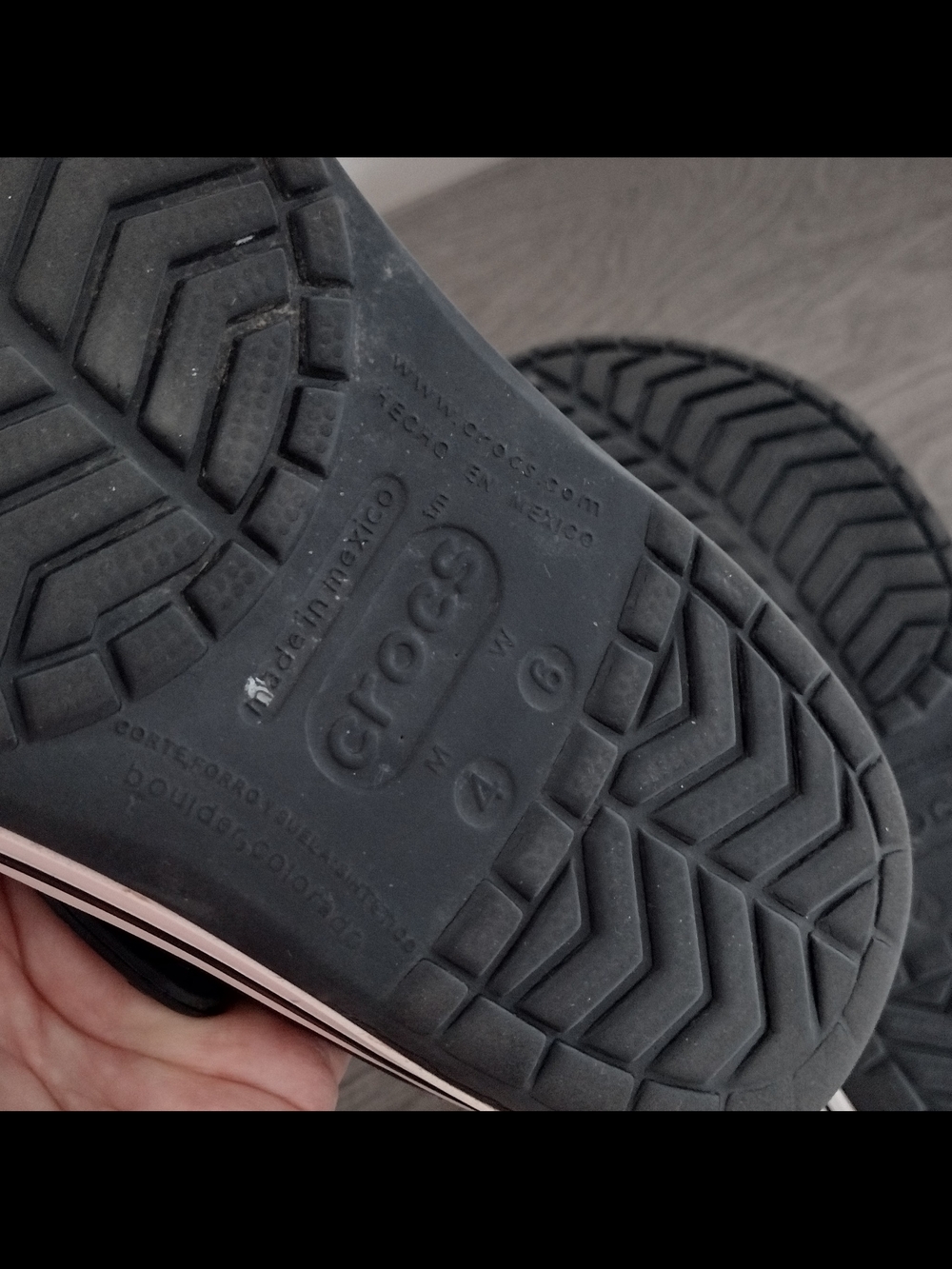 Black Clog Shoes with White Trim - Crocs Classic Comfort M 4 / W 6 - Picture 6 of 8